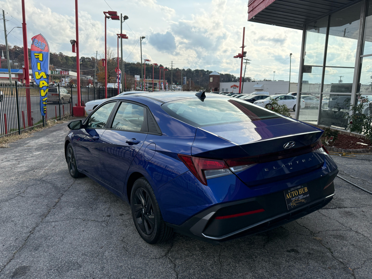 2022 Hyundai Elantra SEL Convenience photo 2