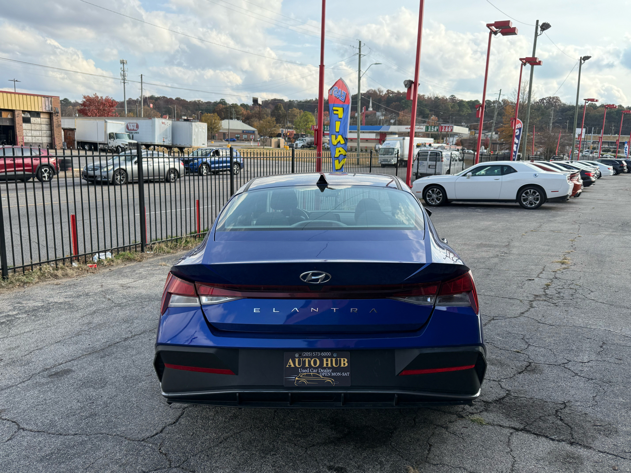 2022 Hyundai Elantra SEL Convenience photo 3