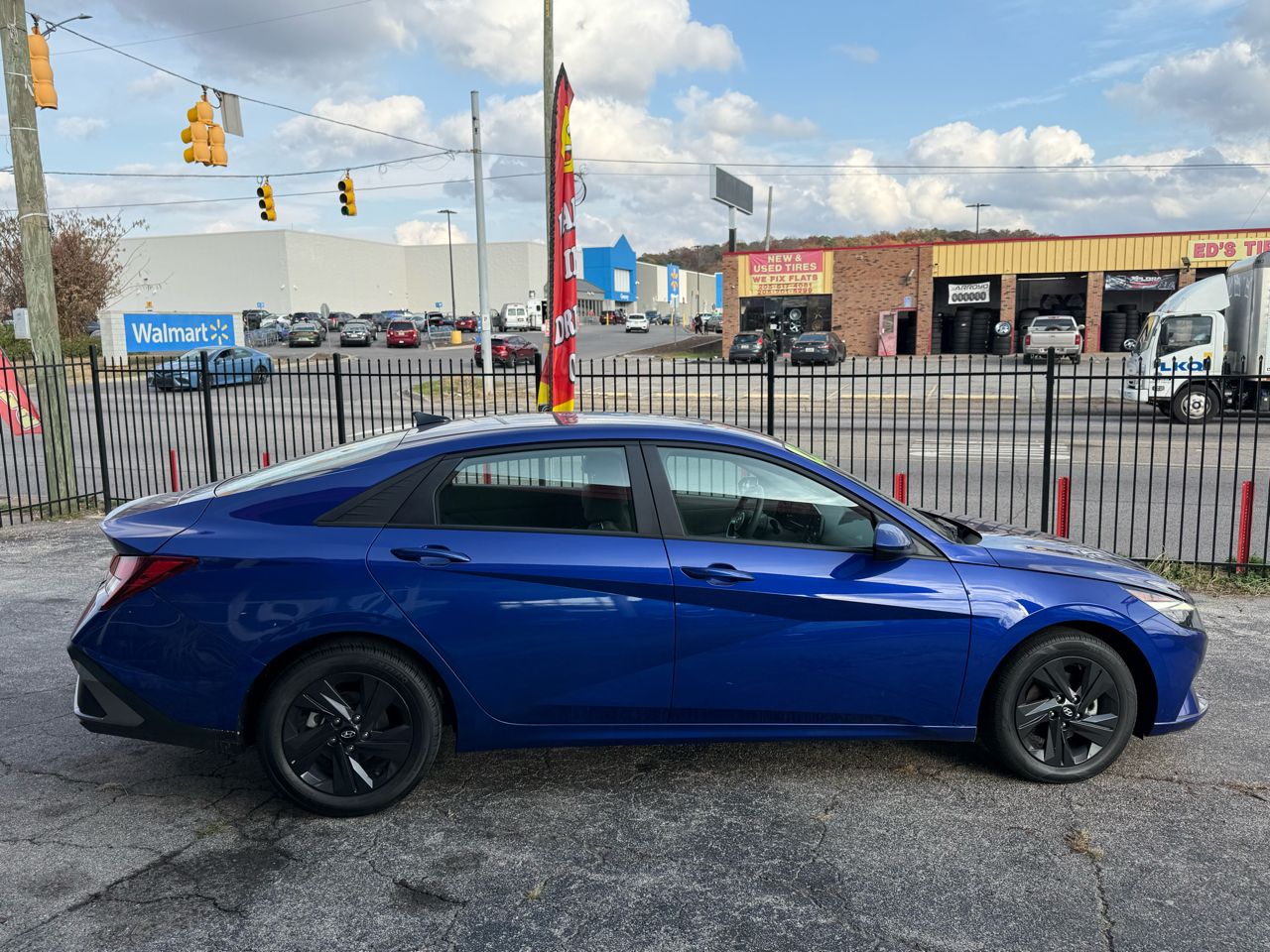 2022 Hyundai Elantra SEL Convenience photo 4