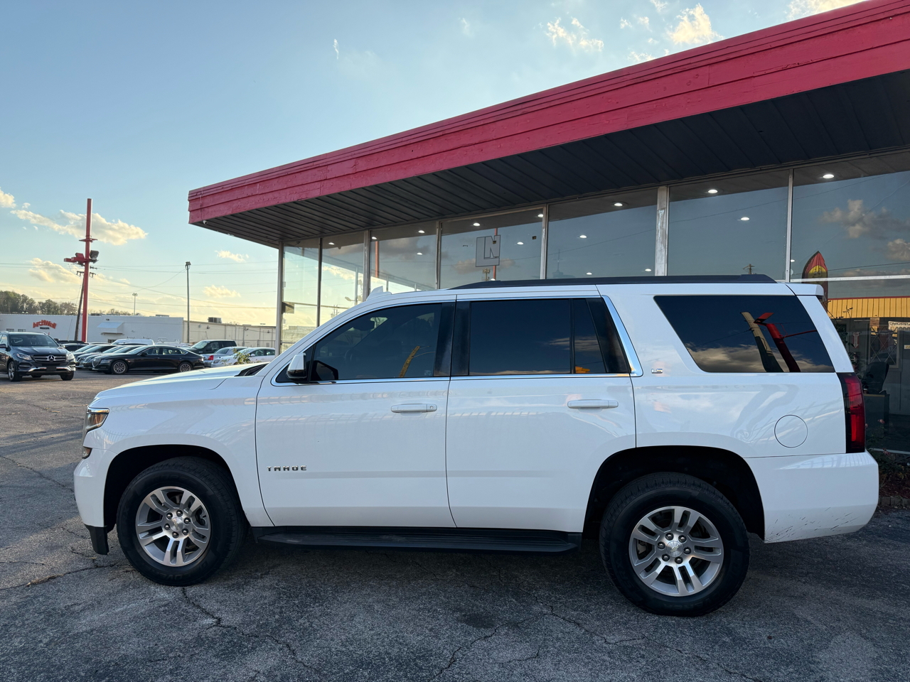 2016 Chevrolet Tahoe LS photo 2