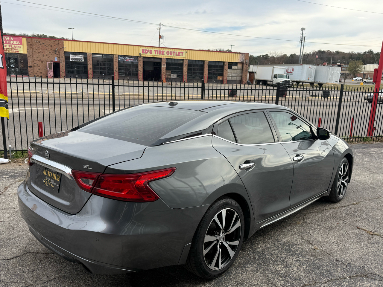 2017 Nissan Maxima SL photo 4