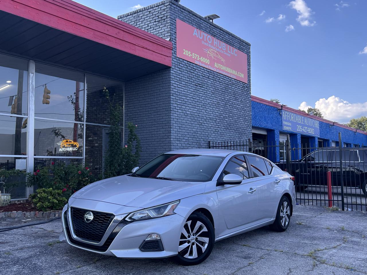 Silver 2020 Nissan Altima Sedan Front-Wheel Drive 