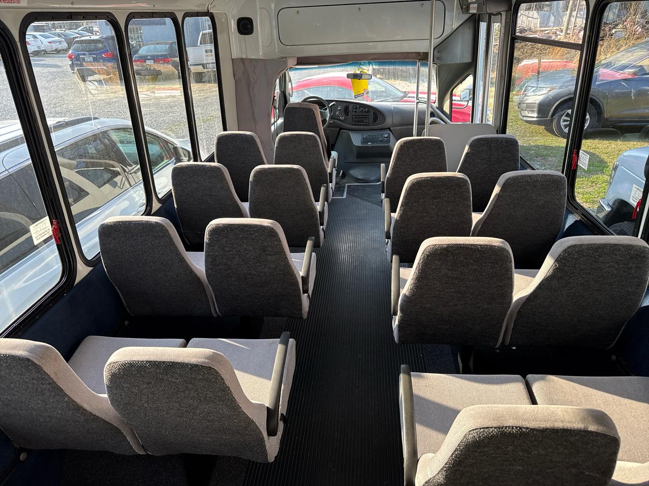 Ford Econoline E-450 Super Duty 2006