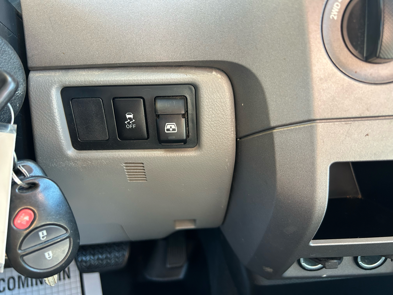 2012 Toyota Tundra CrewMax photo 17
