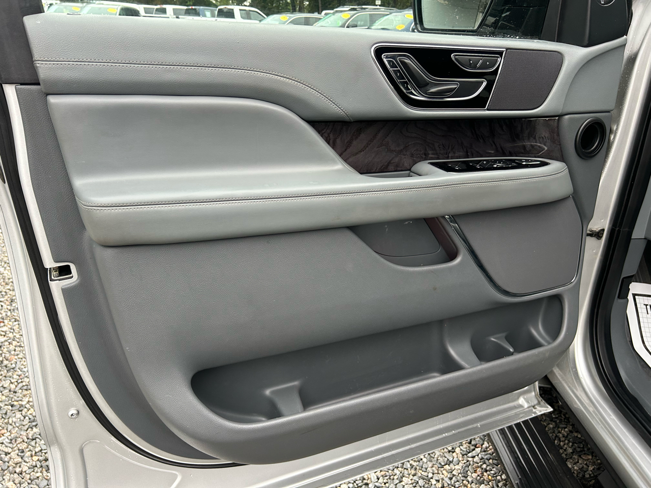 2019 Lincoln Navigator Select photo 3