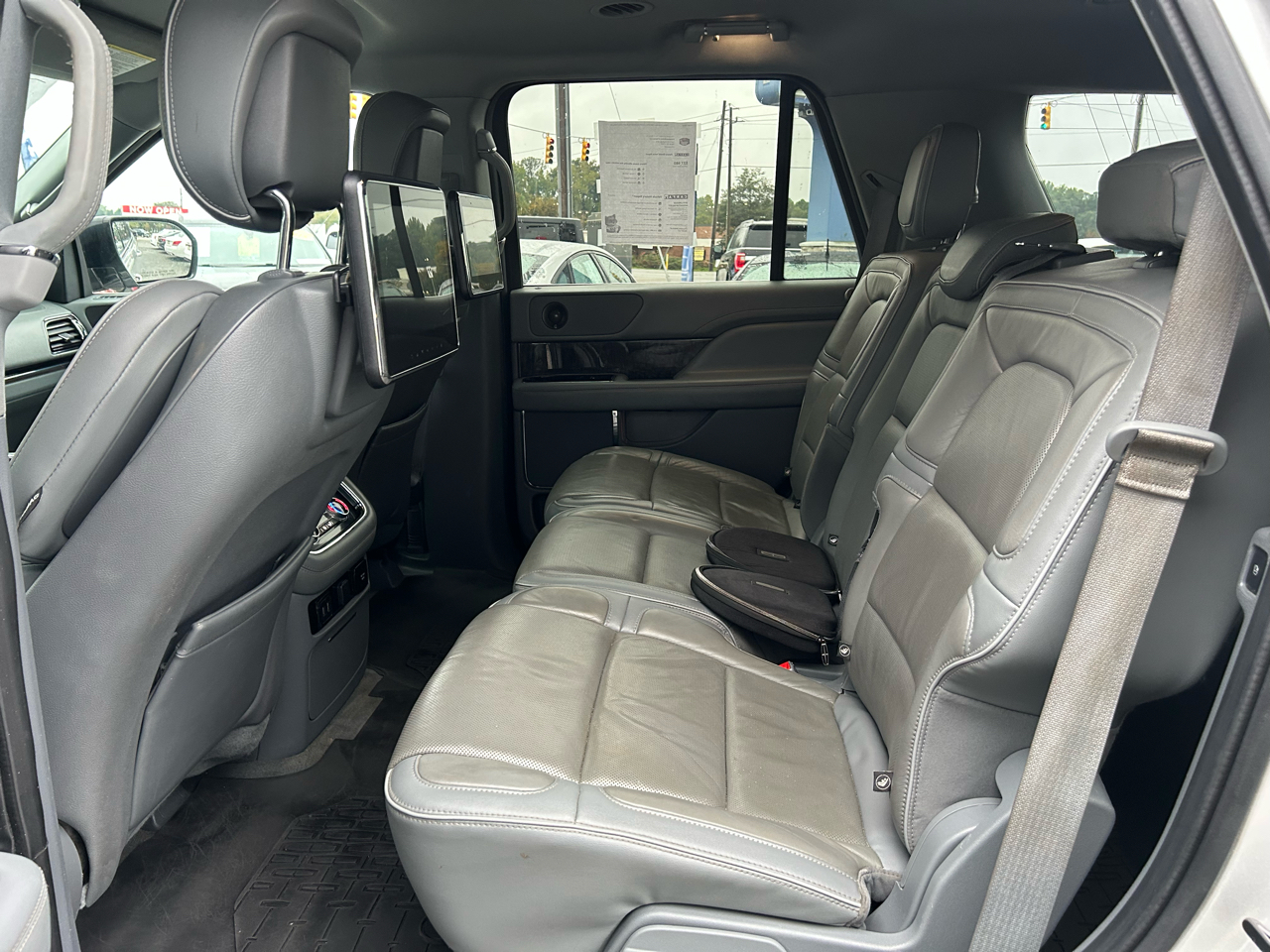 2019 Lincoln Navigator Select photo 4