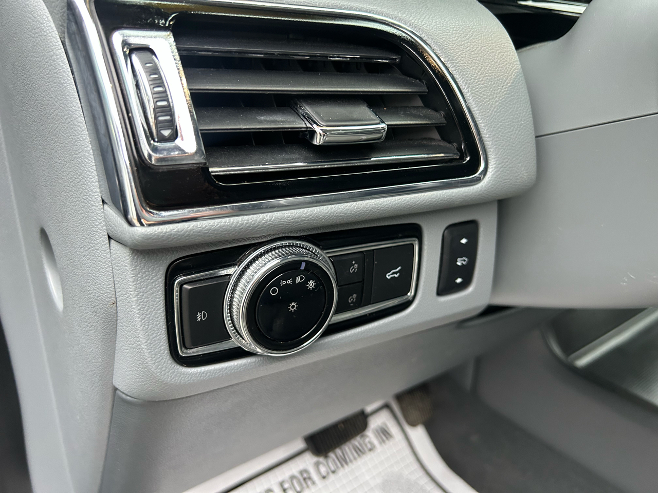 2019 Lincoln Navigator Select photo 16