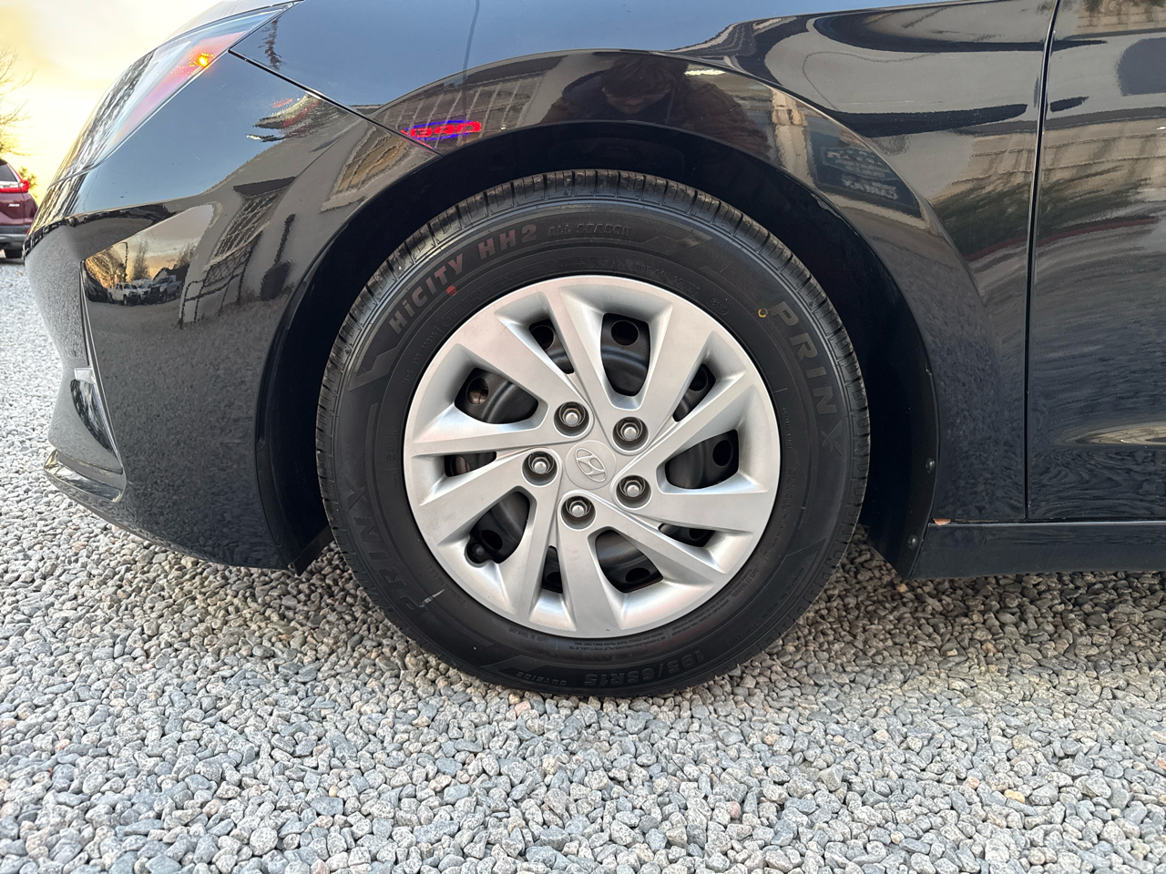 Hyundai Elantra SE 4D Sedan 2020