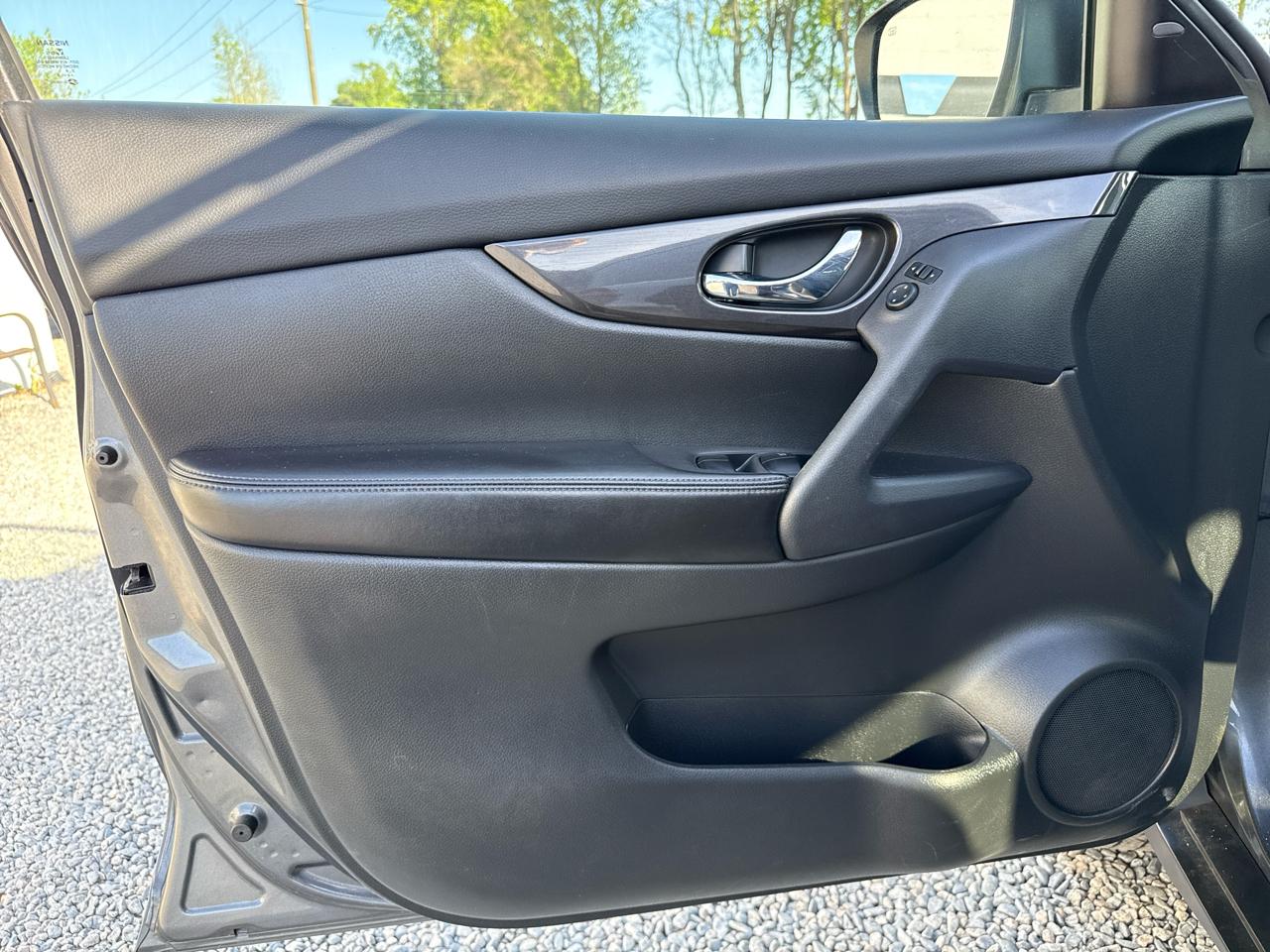 Nissan Rogue SV 4D SUV AWD 2018