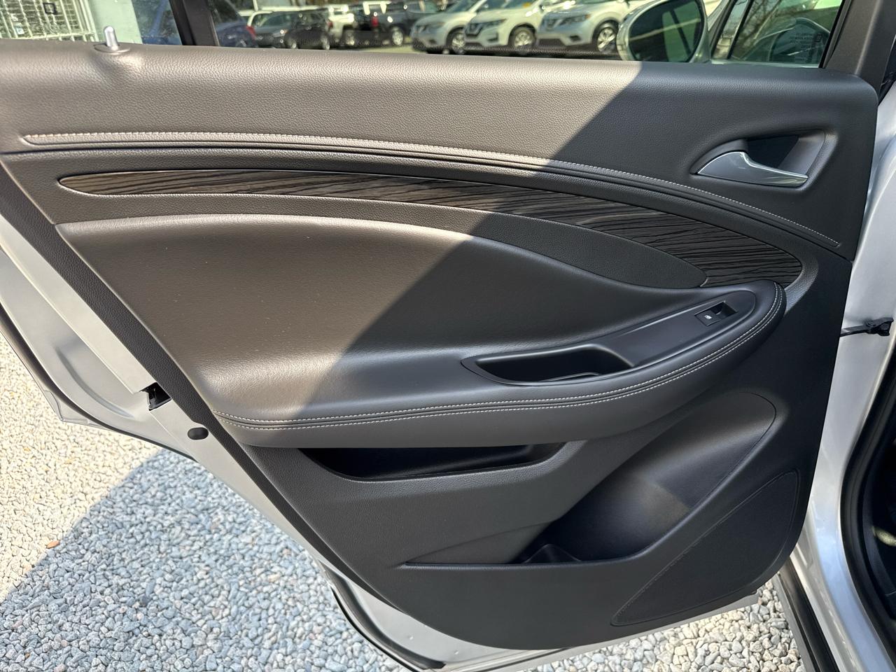 Buick Envision Essence 4D SUV FWD 2018