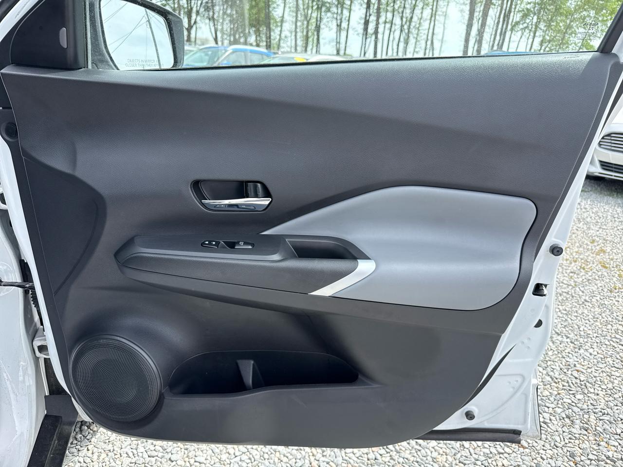 Nissan Kicks SR 4D SUV FWD 2021