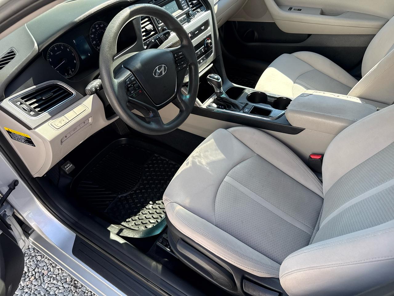 Hyundai Sonata SE 2.4L 2017