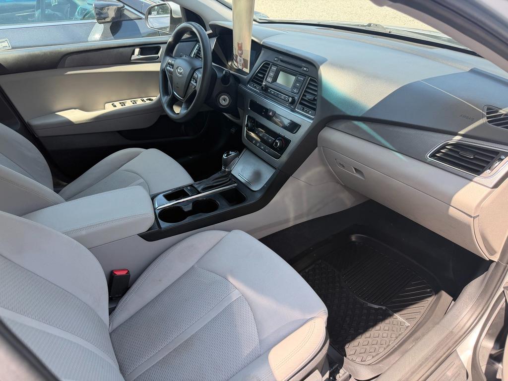 Hyundai Sonata SE 2.4L 2017