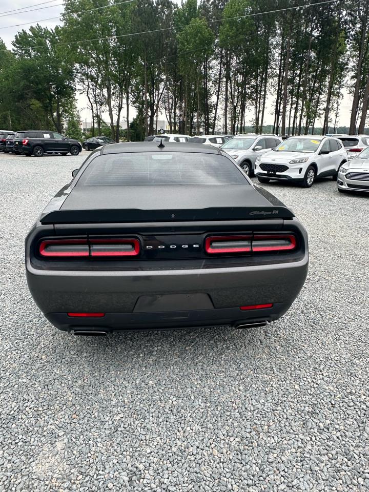 Dodge Challenger  2020