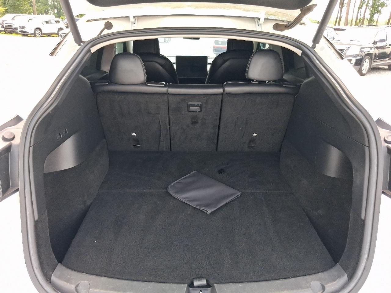 Tesla Model Y  2021
