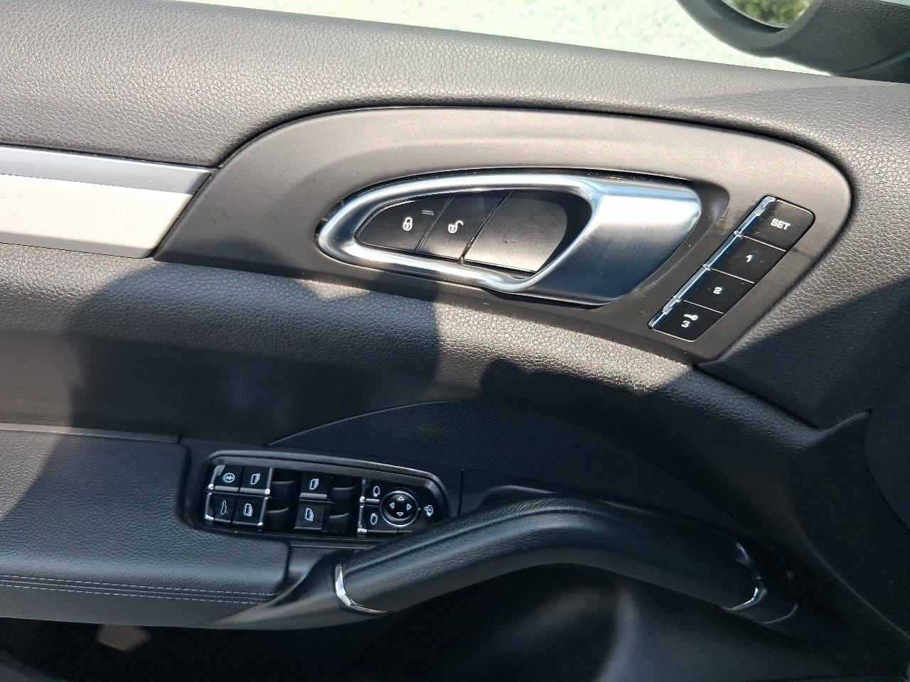 Porsche Cayenne GTS 4D SUV 2013