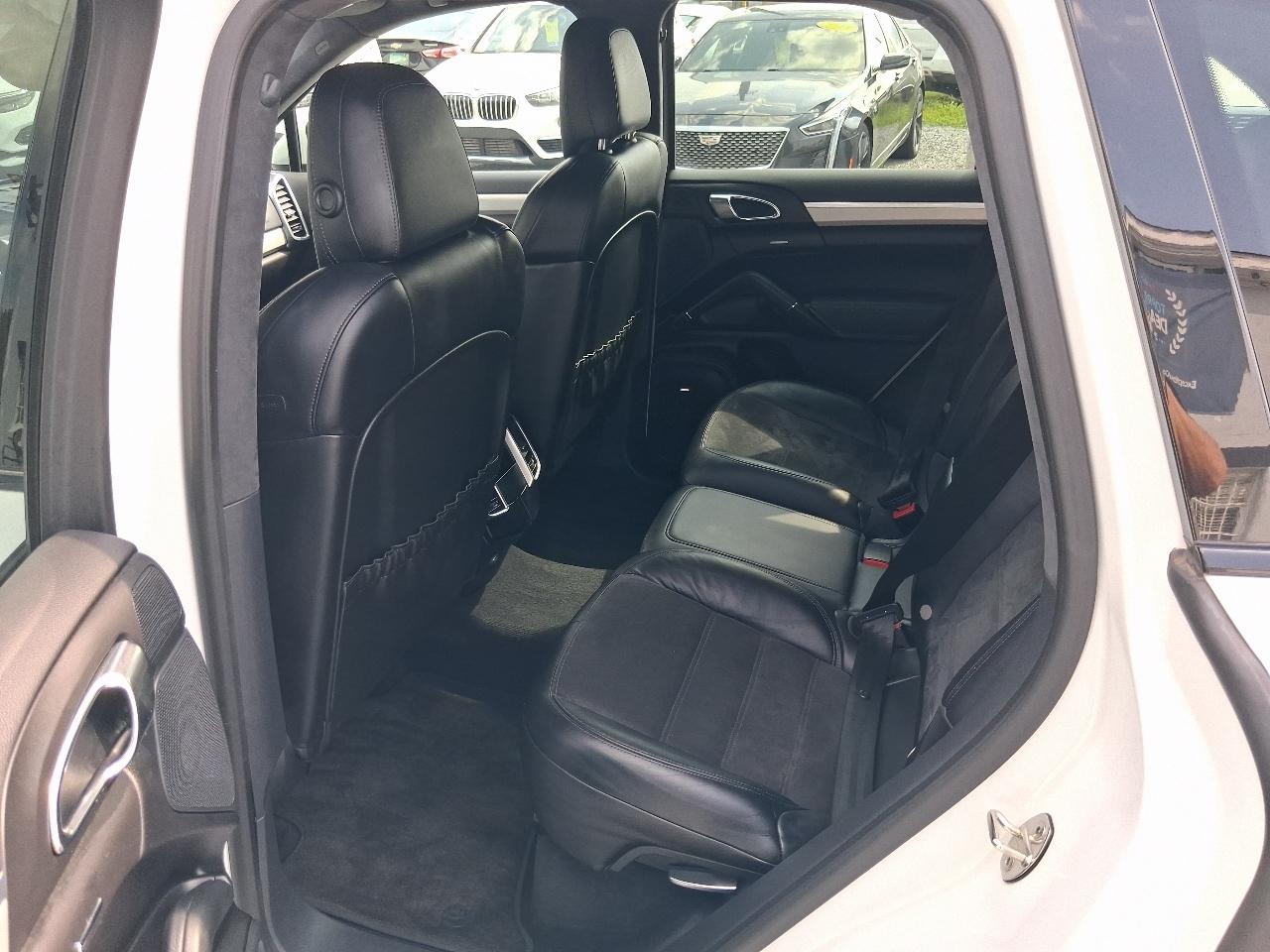 Porsche Cayenne GTS 4D SUV 2013
