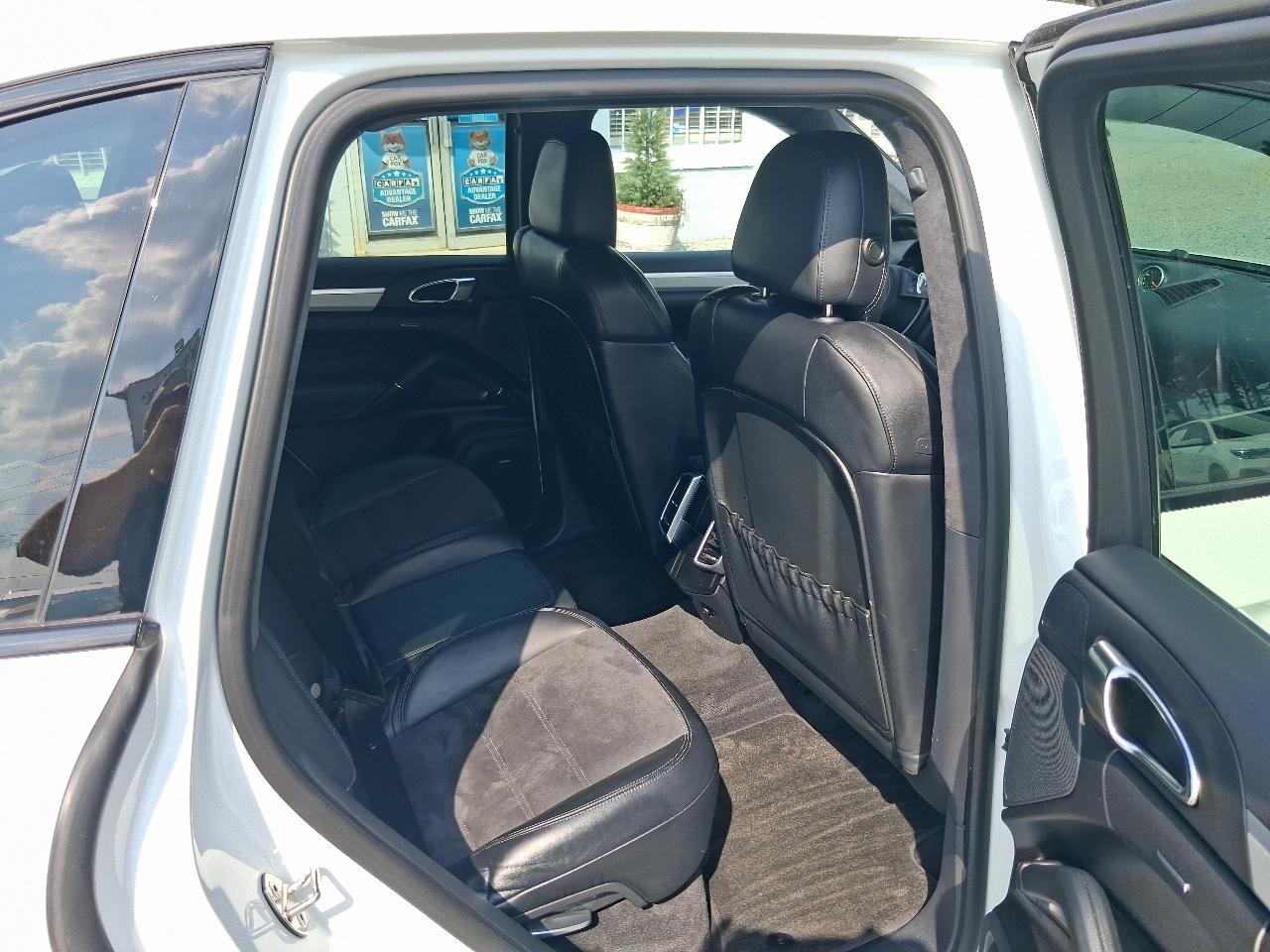 Porsche Cayenne GTS 4D SUV 2013
