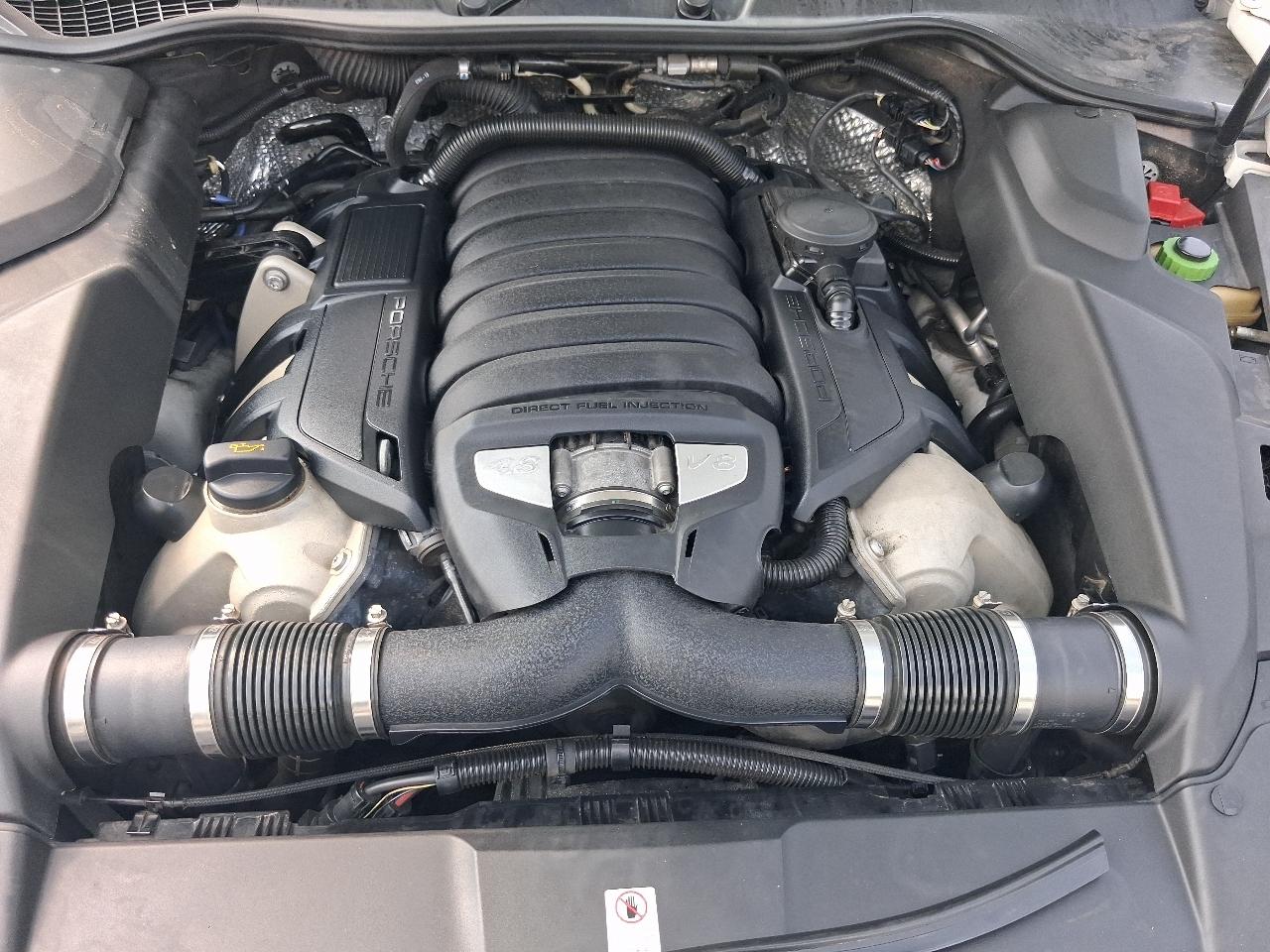 Porsche Cayenne GTS 4D SUV 2013