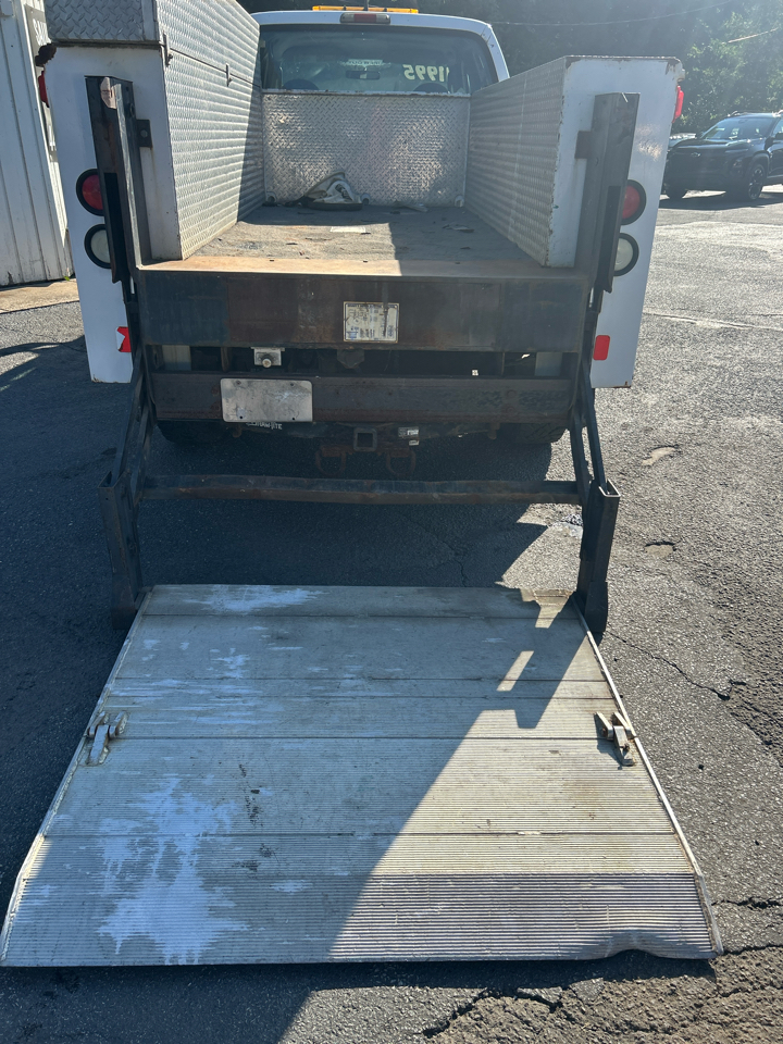 Ford F-350 SD Lariat Crew Cab 4WD 2005 Ford F-350 SD Lariat Crew Cab 4WD 2005