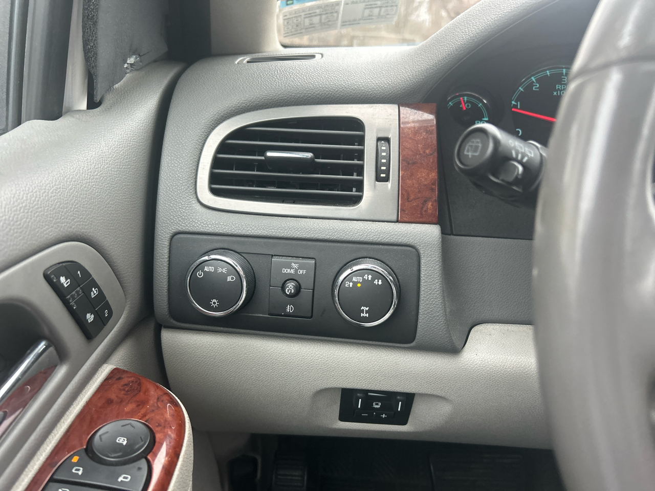 GMC Yukon SLT1 4WD 2011