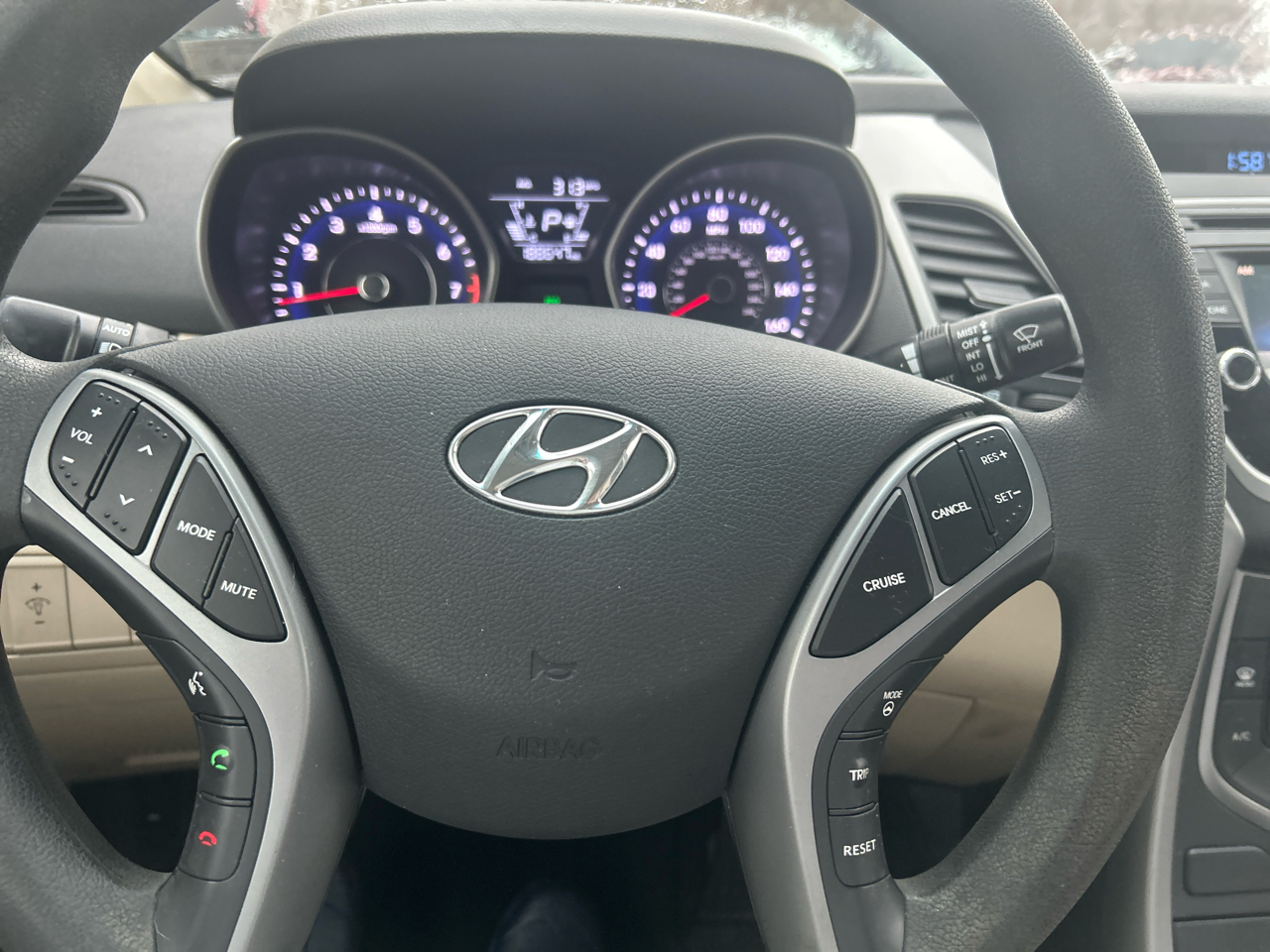 Hyundai Elantra SE 6AT 2015