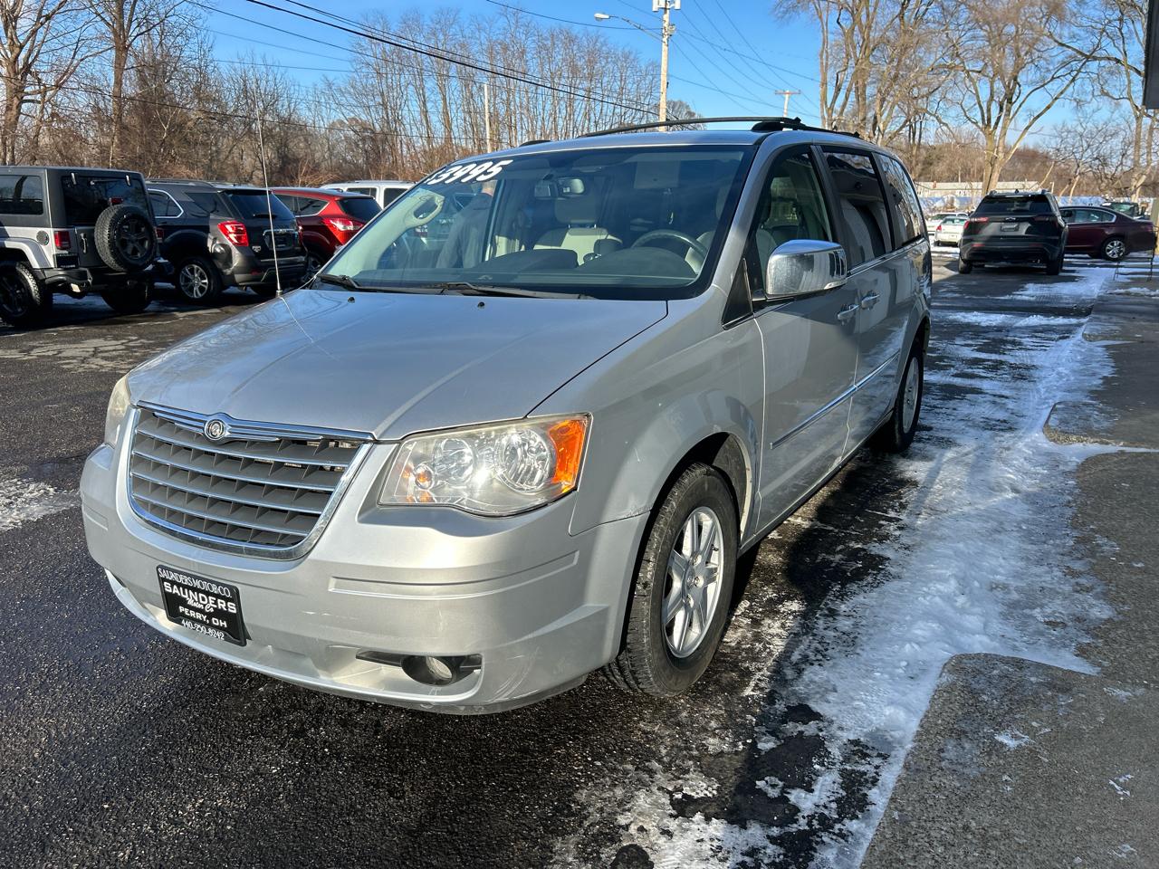 Chrysler Town & Country Touring Plus 2010