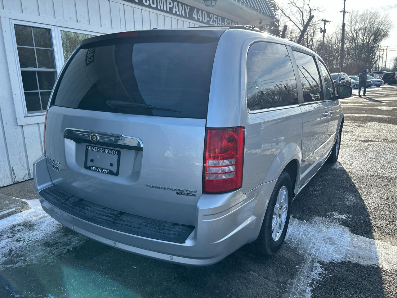 Chrysler Town & Country Touring Plus 2010