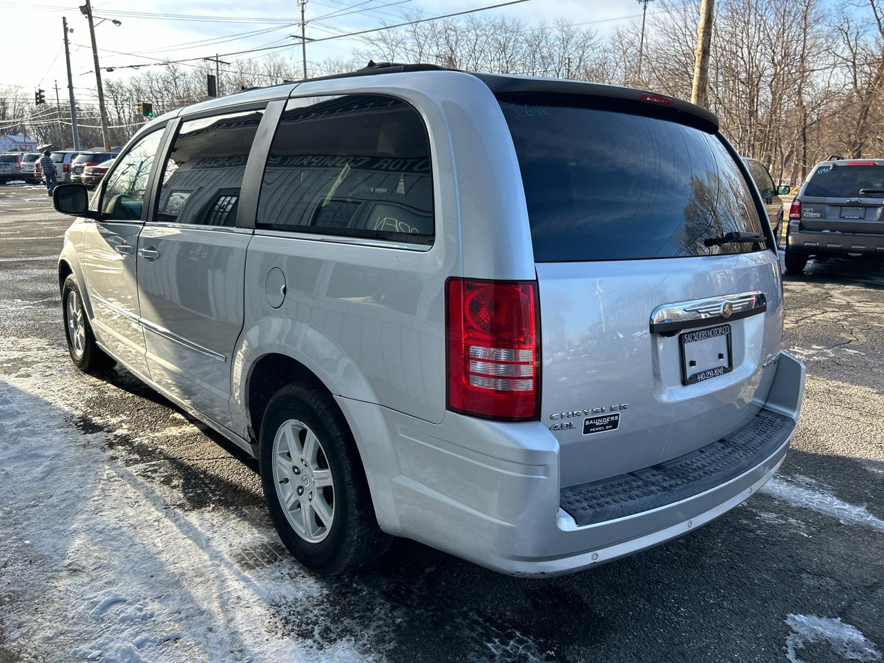 Chrysler Town & Country Touring Plus 2010
