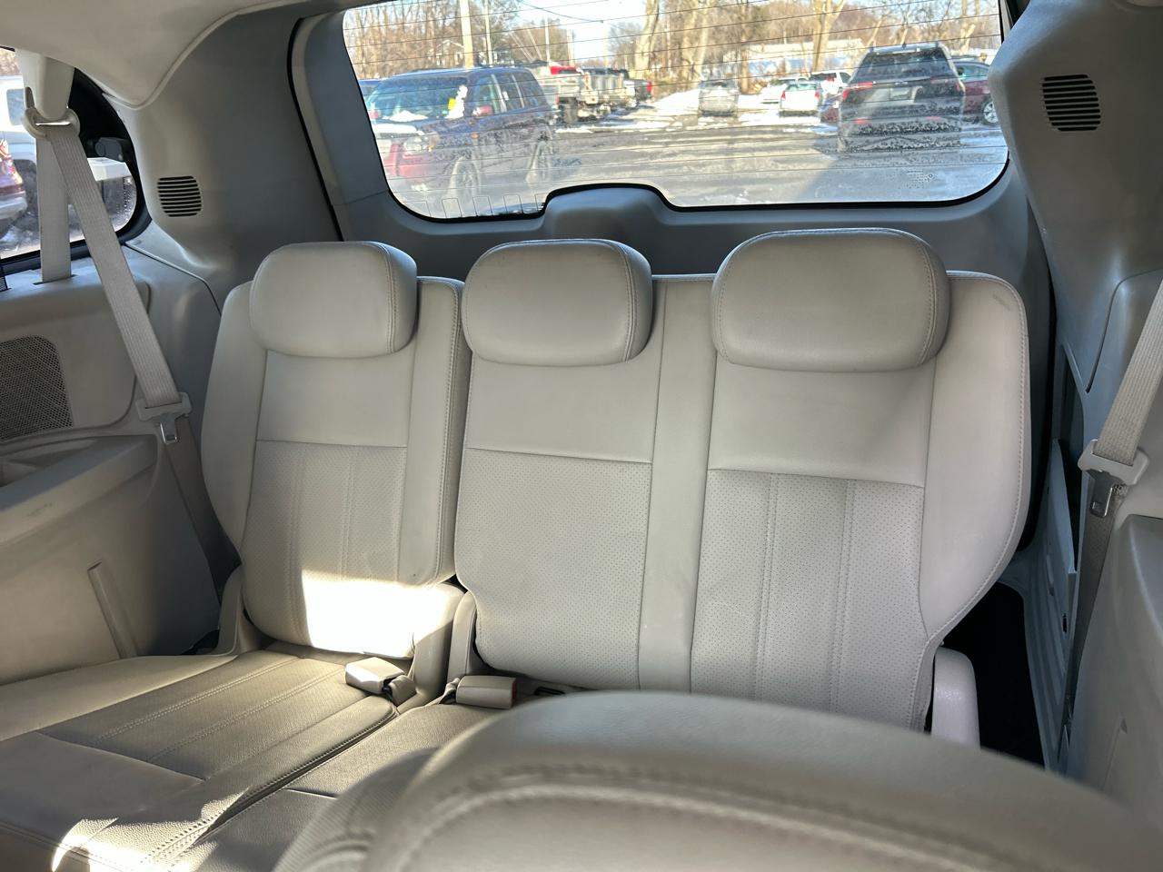 Chrysler Town & Country Touring Plus 2010