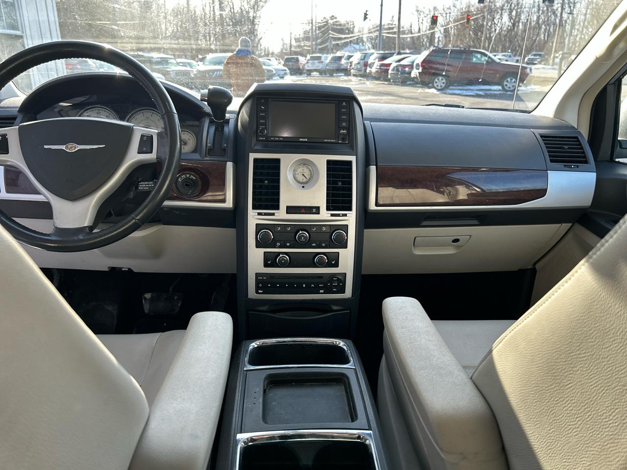 Chrysler Town & Country Touring Plus 2010