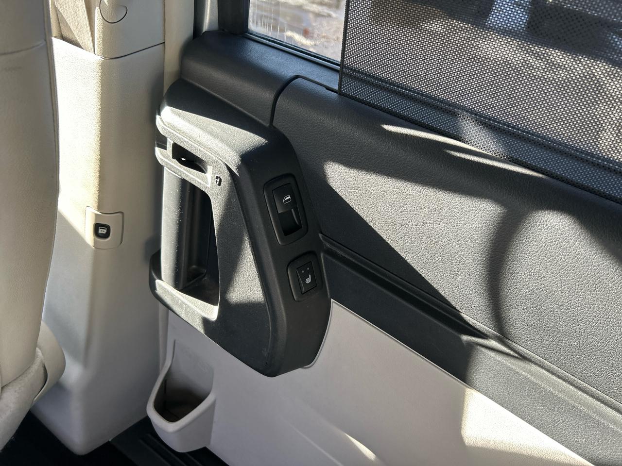 Chrysler Town & Country Touring Plus 2010