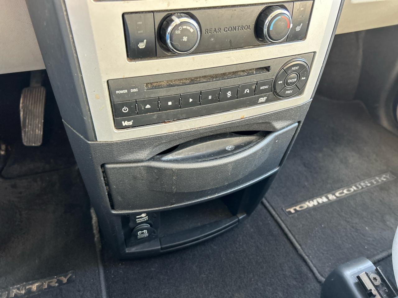 Chrysler Town & Country Touring Plus 2010