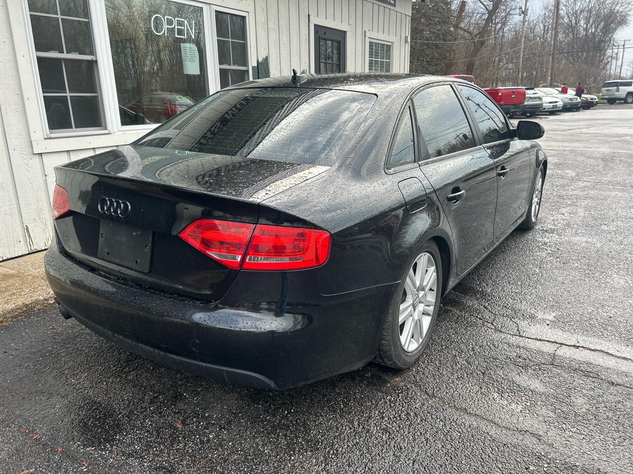 Audi A4 2.0T Sedan quattro Tiptronic 2011