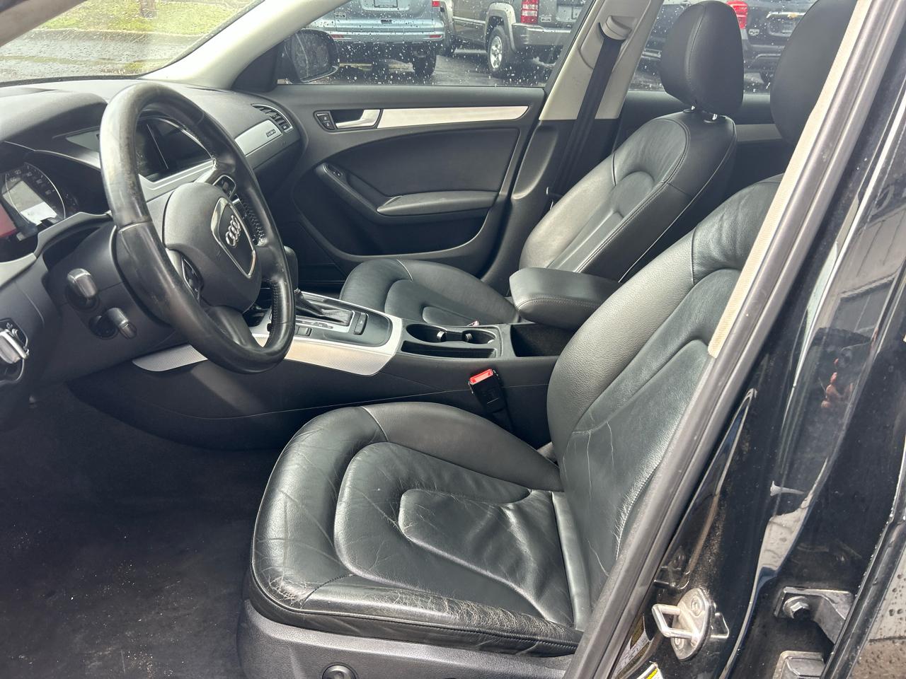 Audi A4 2.0T Sedan quattro Tiptronic 2011