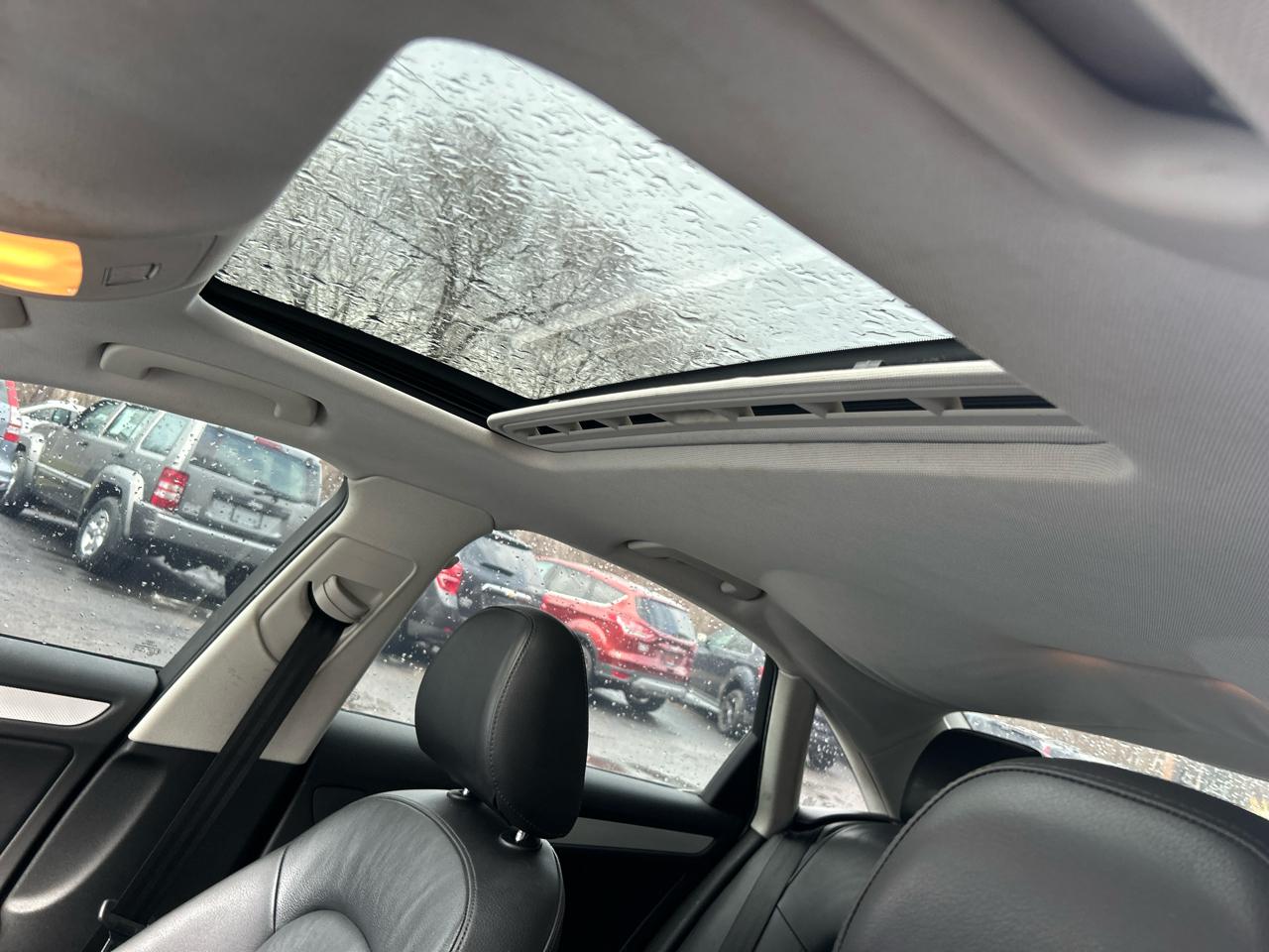 Audi A4 2.0T Sedan quattro Tiptronic 2011