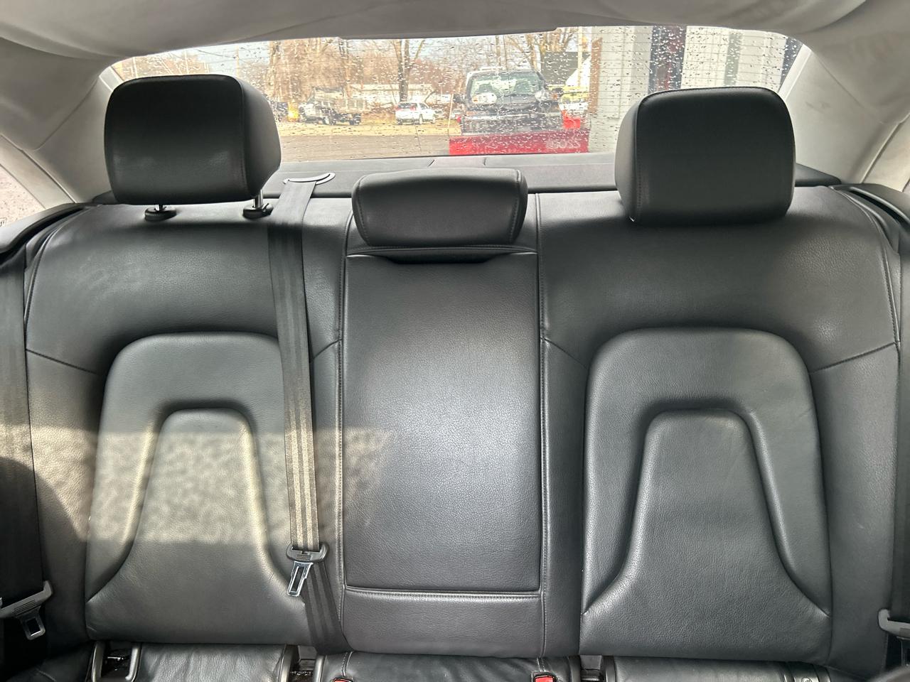 Audi A4 2.0T Sedan quattro Tiptronic 2011