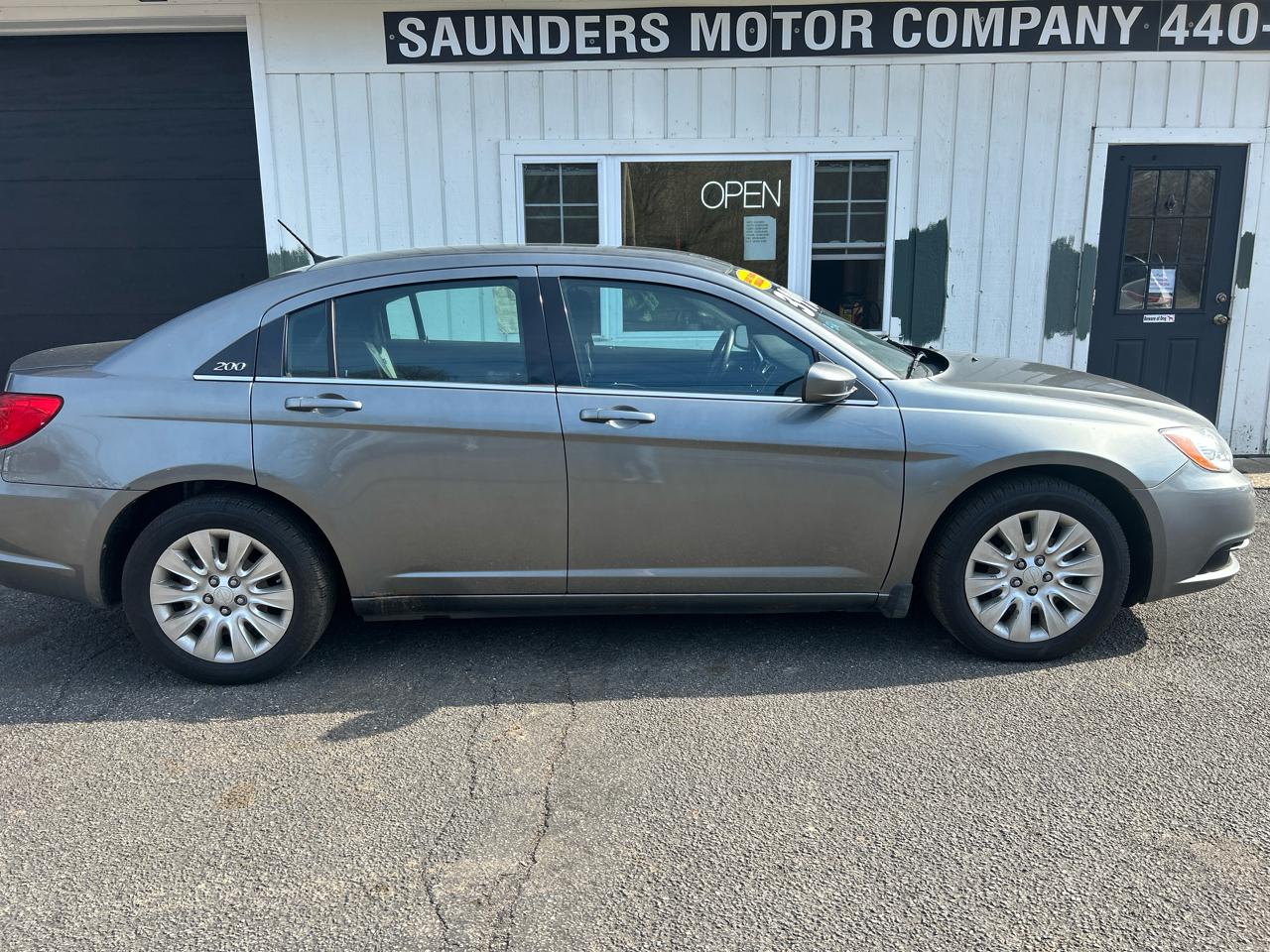 Chrysler 200 LX 2013