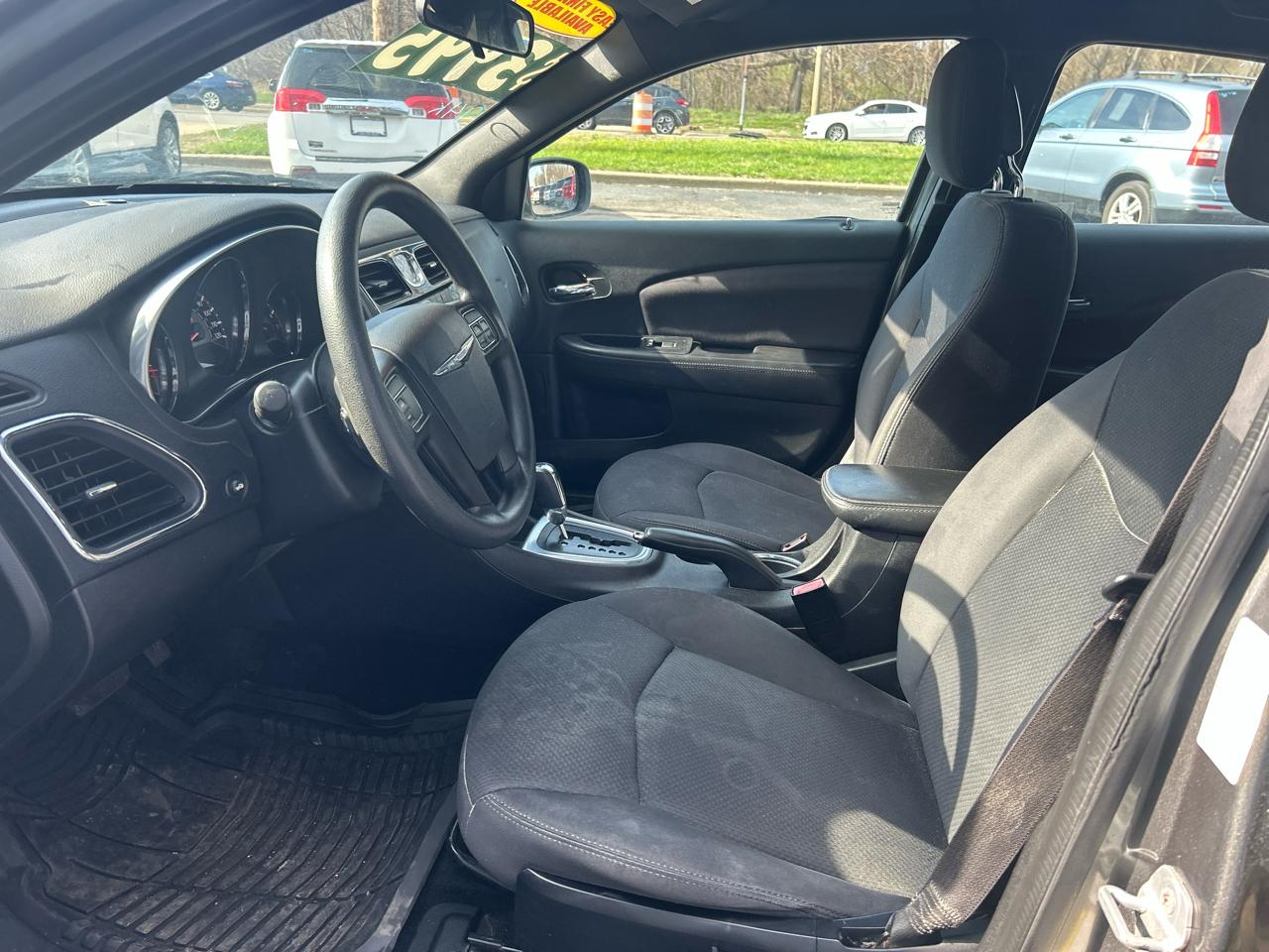 Chrysler 200 LX 2013