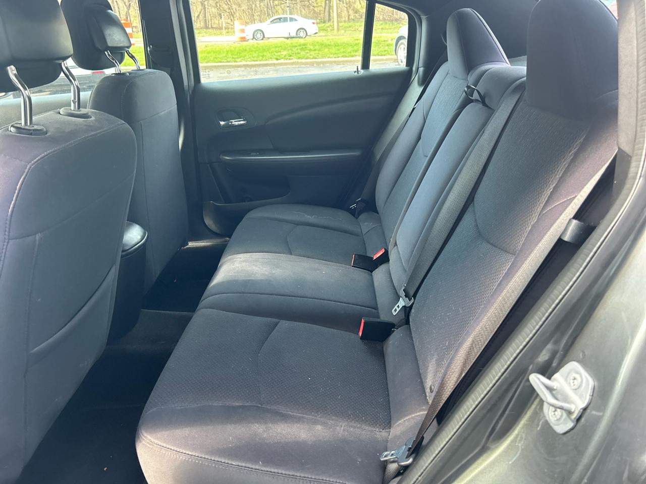 Chrysler 200 LX 2013