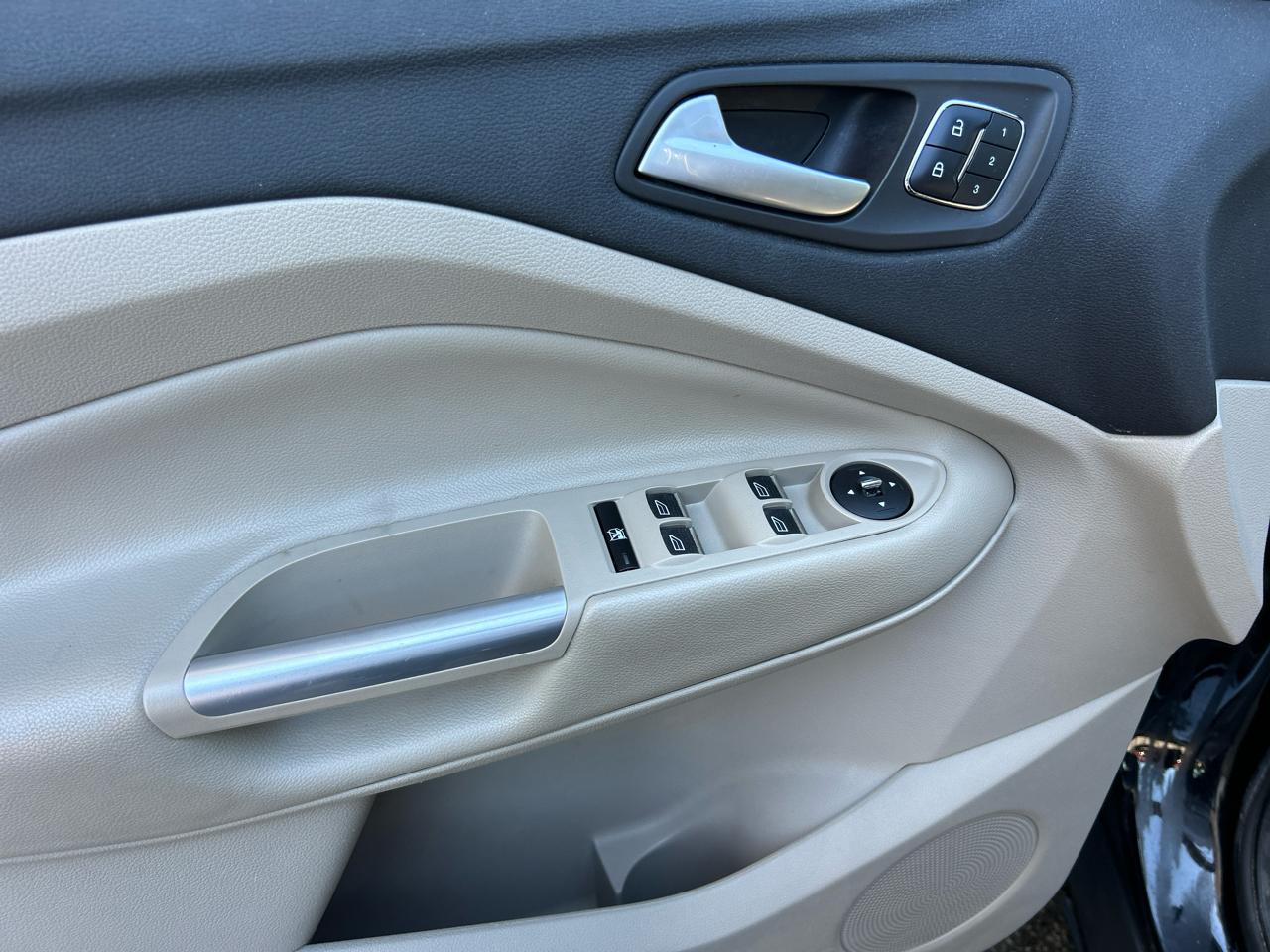Ford Escape Titanium 4WD 2016