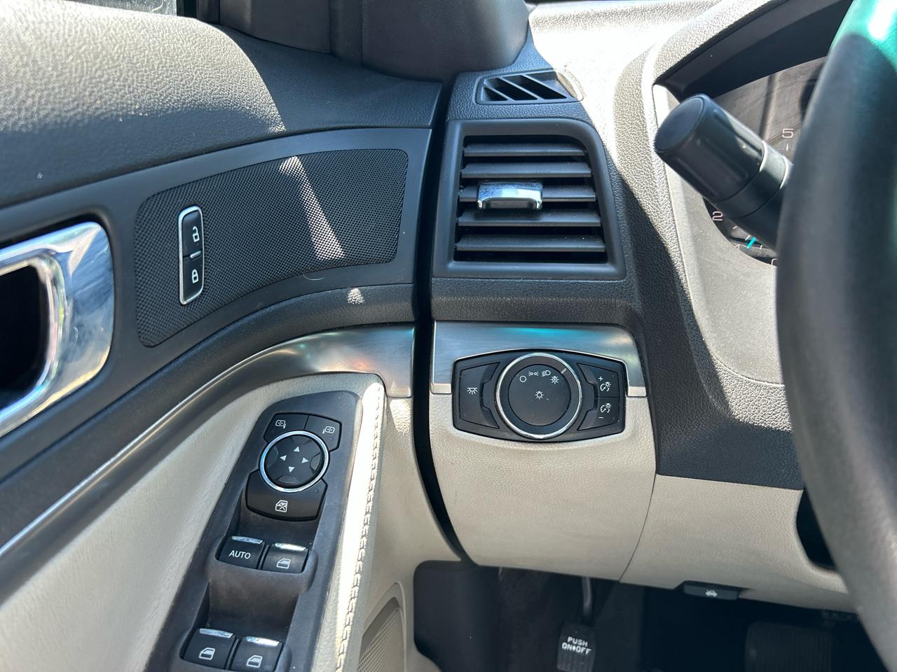 Ford Explorer Base 4WD 2015