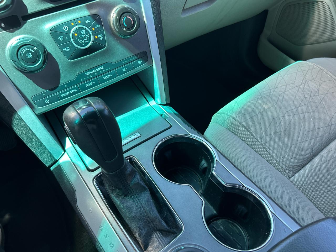 Ford Explorer Base 4WD 2015