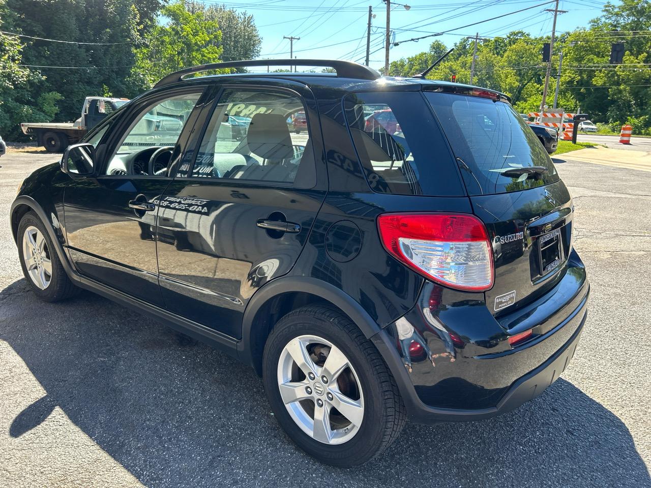 Suzuki SX4 Crossover Base AWD 2011