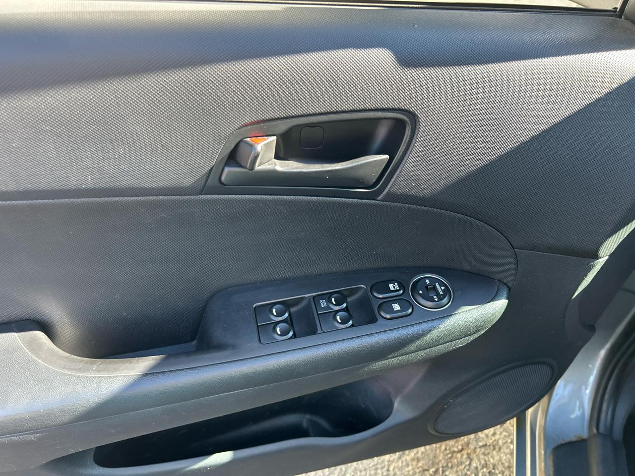 Hyundai Elantra Touring SE Manual 2010
