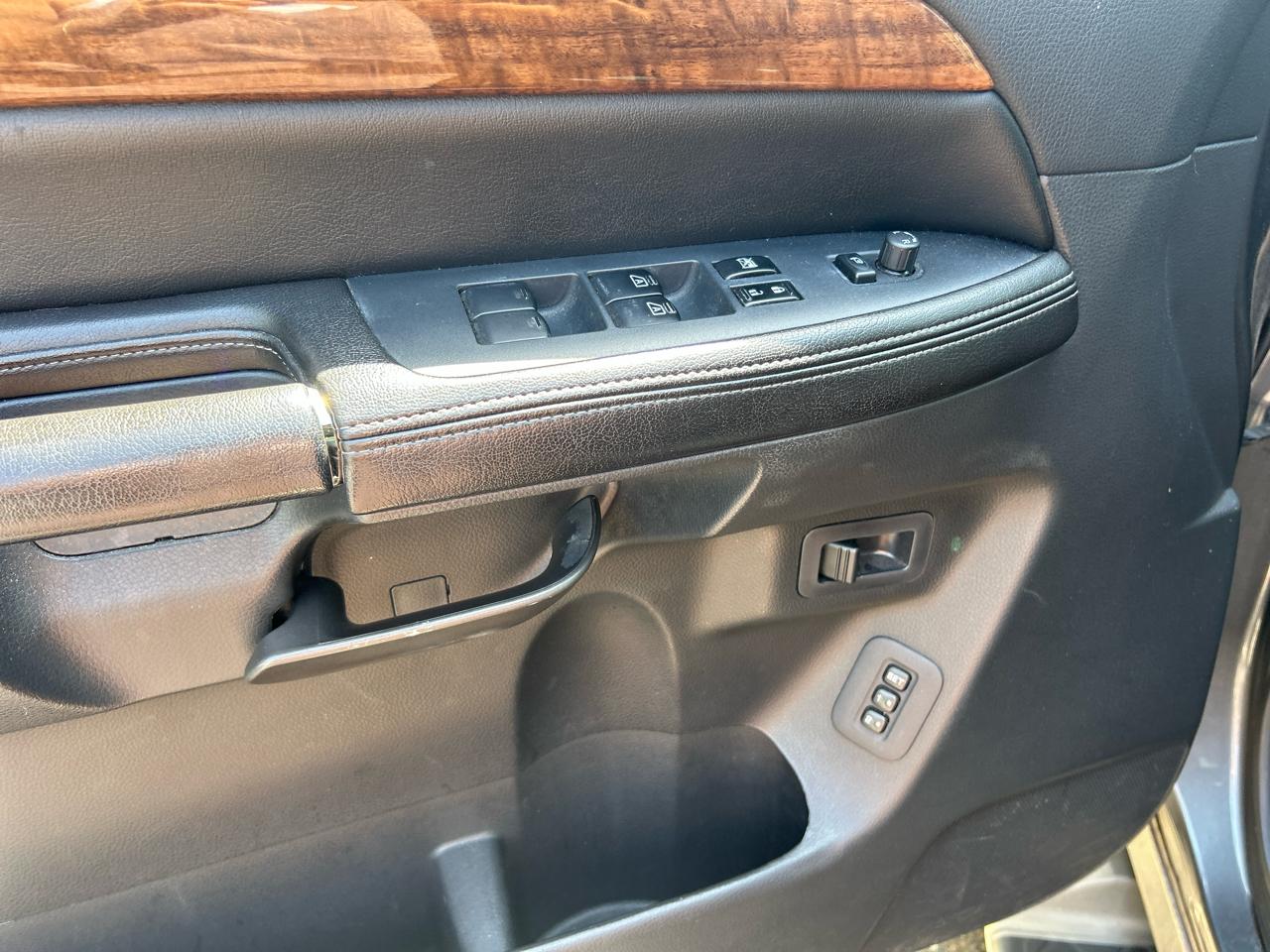 Nissan Armada Platinum 4WD 2014