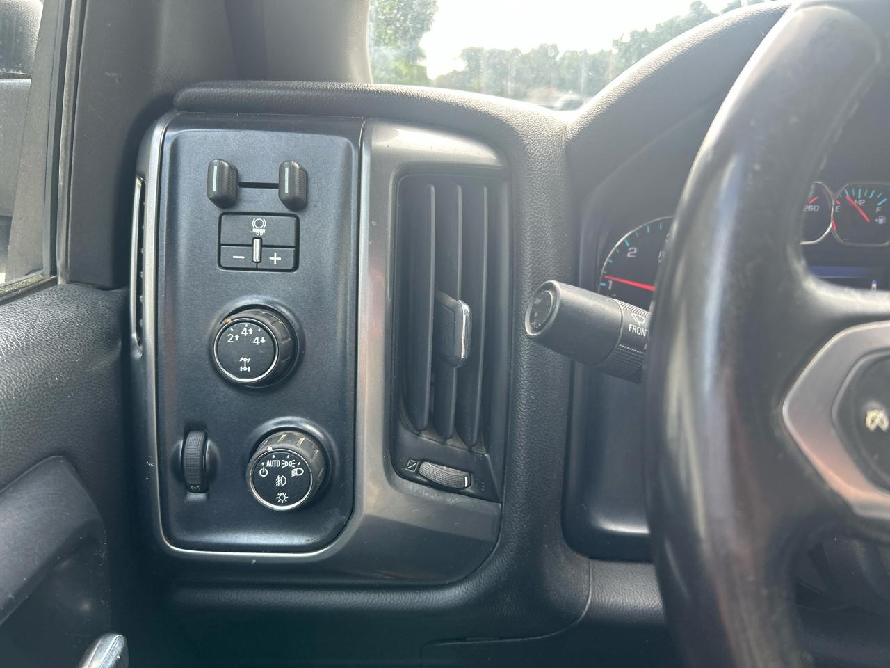 Chevrolet Silverado 2500HD LT Crew Cab Long Box 4WD 2015