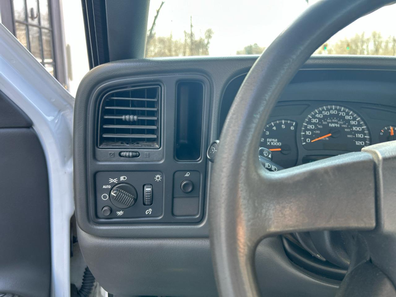 GMC Sierra 1500 Work Truck Long Bed 4WD 2005