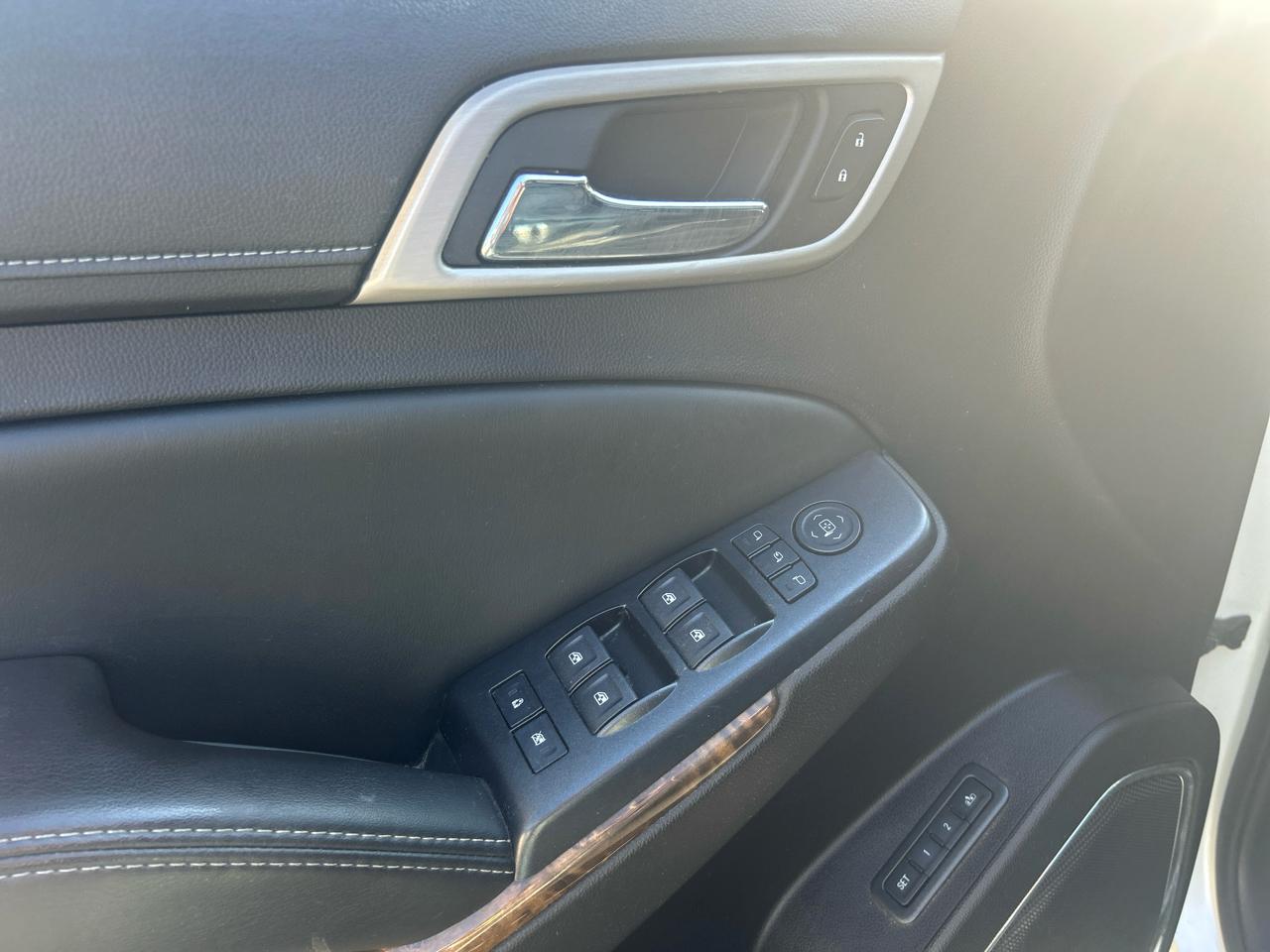 GMC Yukon Denali 4WD 2015