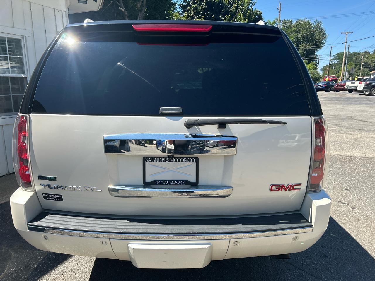 GMC Yukon Denali XL 4WD 2012